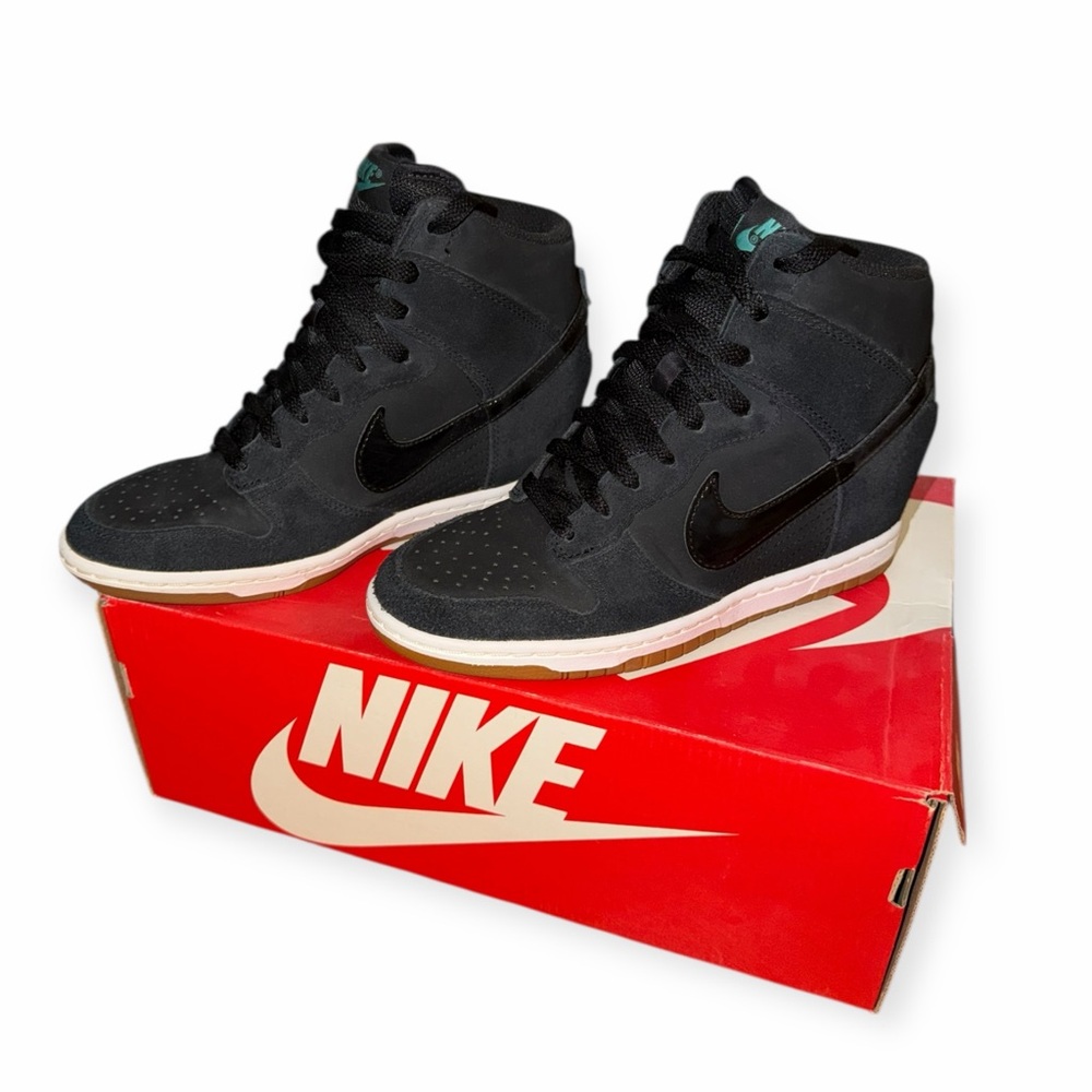 Like new Nike Sky Hi Dunk Black Gum Essentials Size 7
